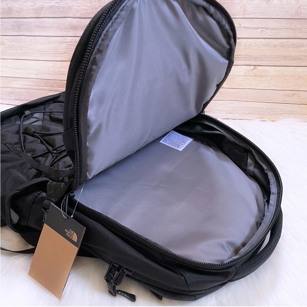 The North Face Unisex Borealis 28 Liter Backpack In Black - Picture 7 of 11